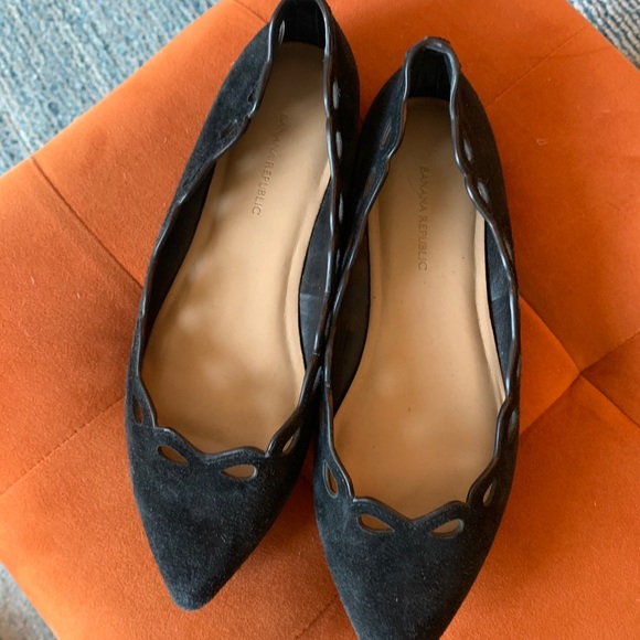 Banana Republic Black Suede Scalloped Flats Size 7 - Picture 2 of 5